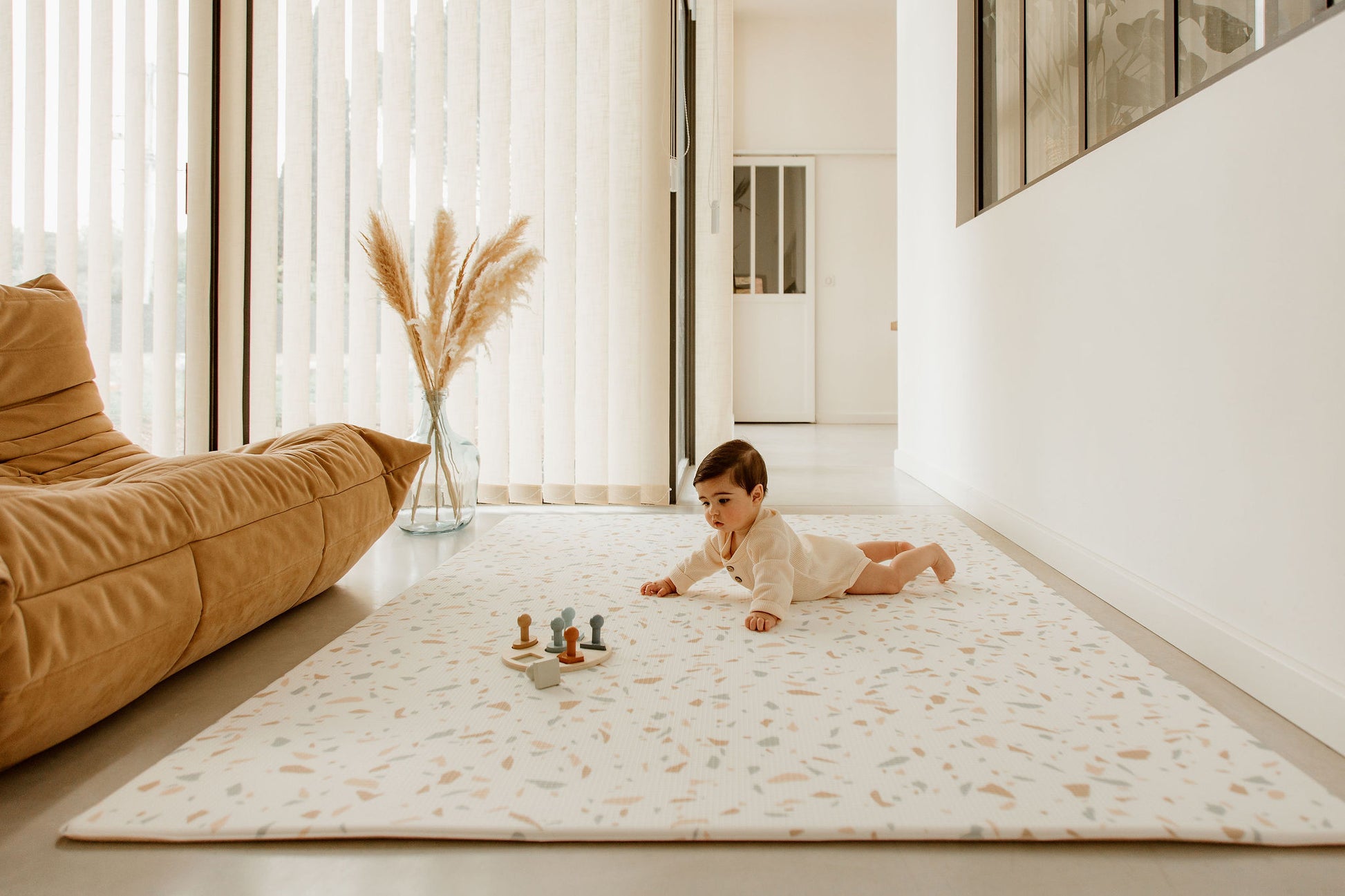 tapis de jeu xl avec un bébé dessus