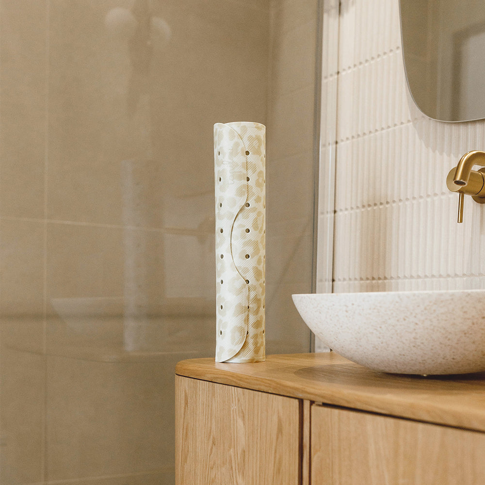 tapis de bain motif léopard enroulé, tapilou