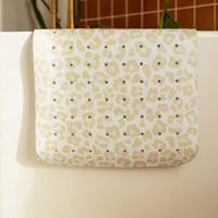 tapis de bain léopard sur une baignoire tapilou
