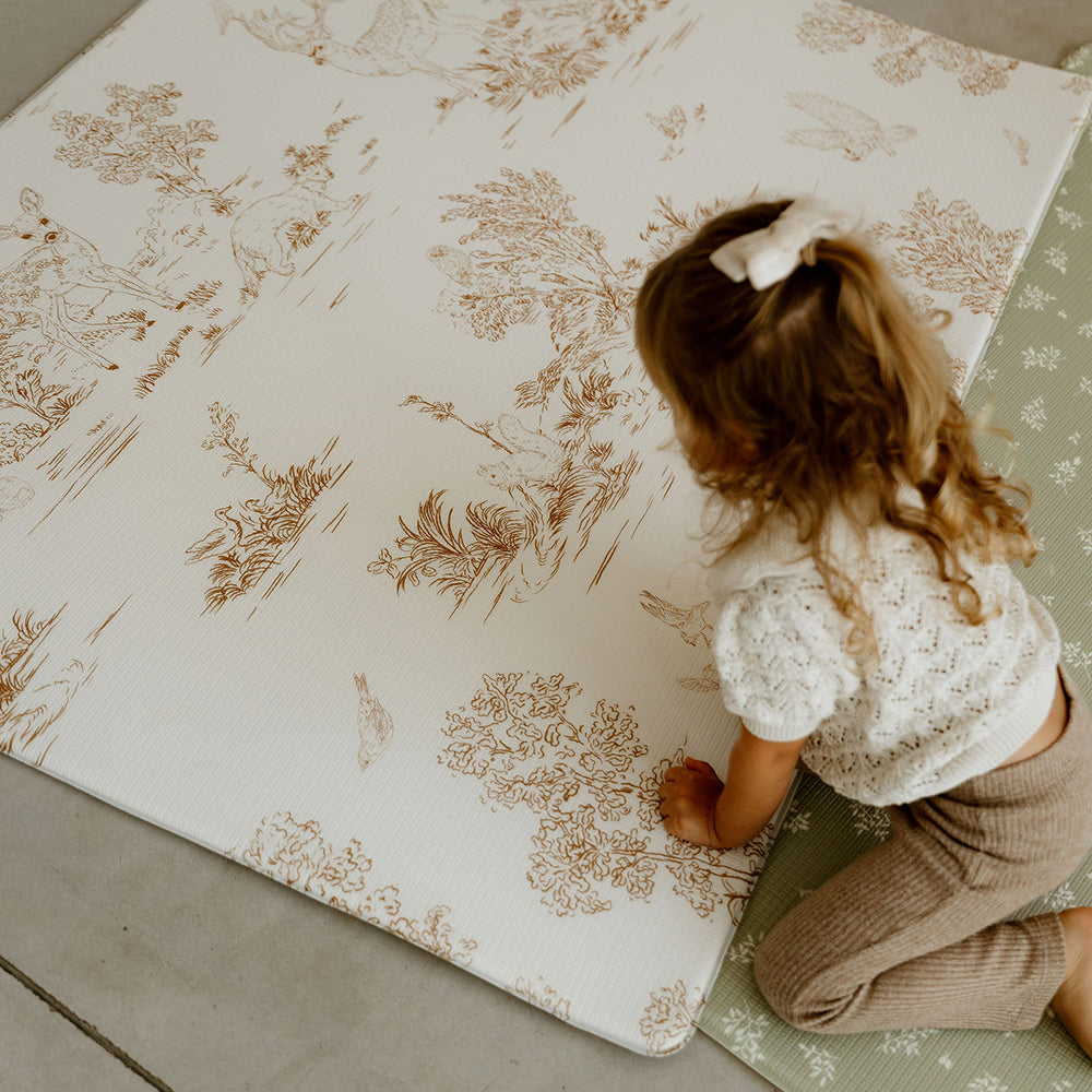 enfant sur tapis de jeu l bambino tapilou