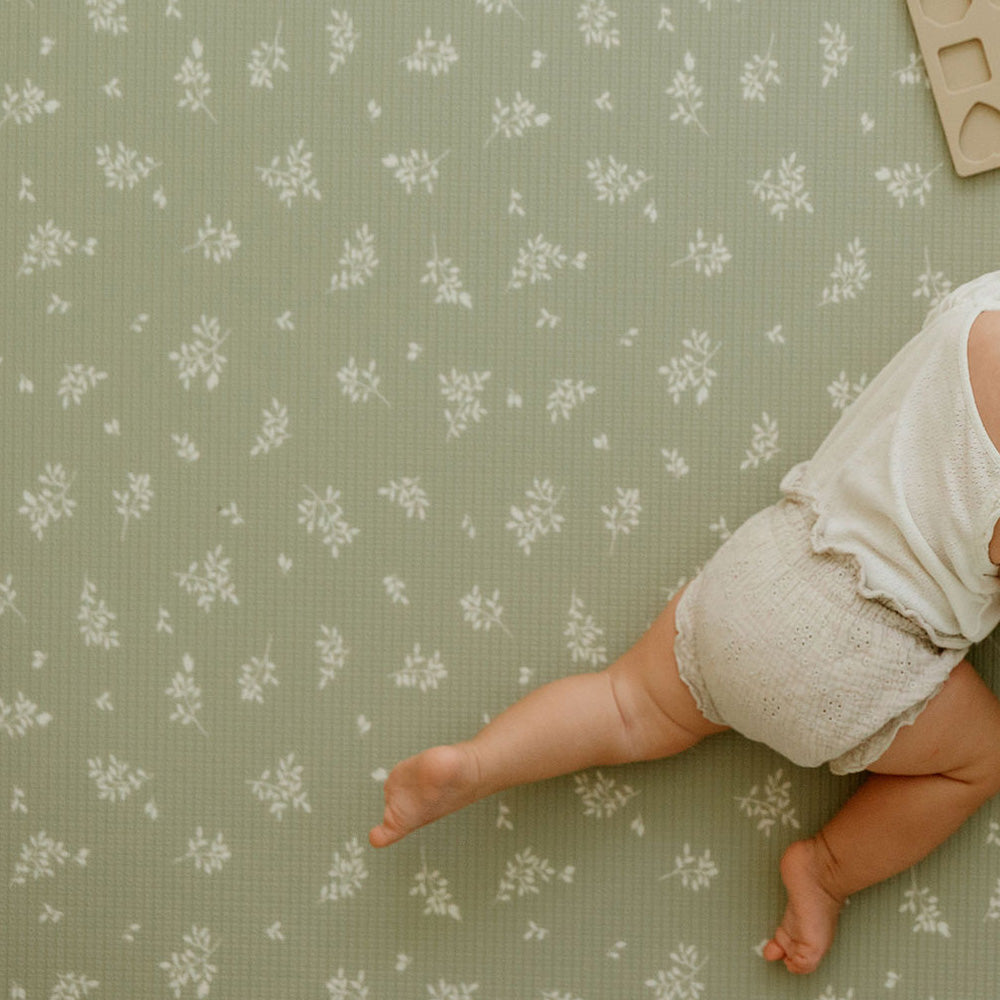 zoom motif fleurs tapis de jeu xl le bambino