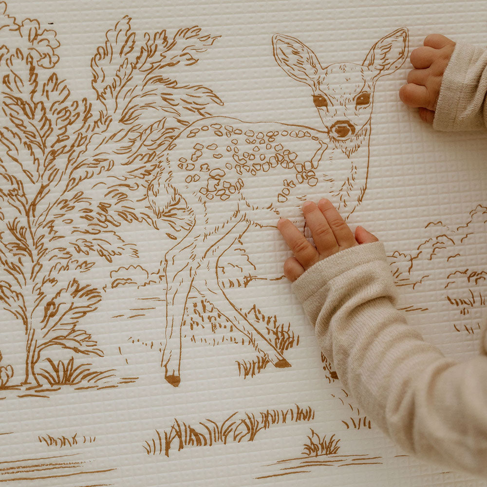 zoom sur le motif forêt du tapis de jeu xl le bambino