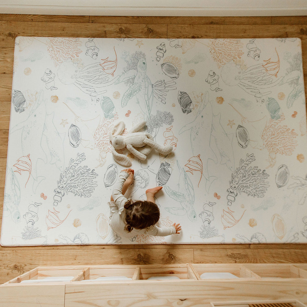 bébé sur le tapis de jeu xl motifs animaux de la mer tapilou