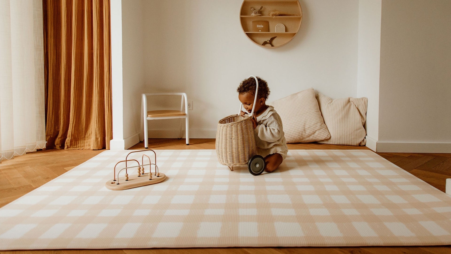 bébé sur le tapis de jeu XL le vichouille tapilou