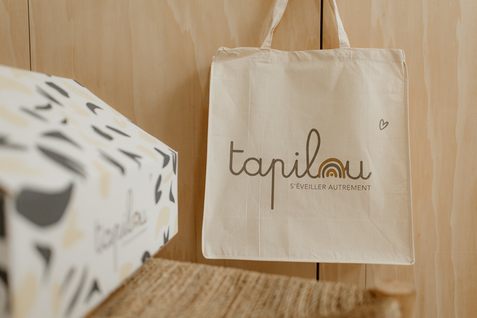 tote bag tapilou avec le carton tapilou